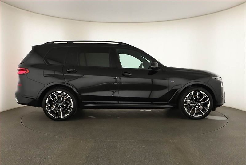 BMW X7 (2026) xDrive40d, M SPORT, KEYLESS - fotka 6 z 21