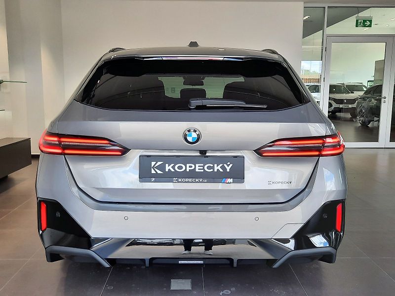 BMW Řada 5 (2026) 540d xDrive Touring M Sport - fotka 5 z 17