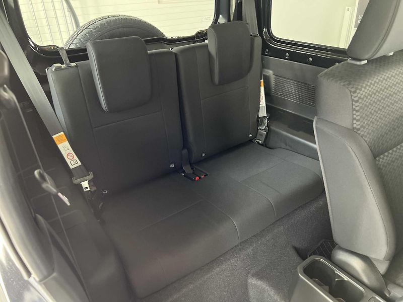 Suzuki Jimny ALLGRIP 1.5VVT AUTOMAT 4-MÍSTA - fotka 11 z 17