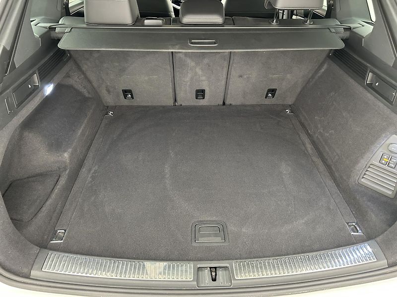 Volkswagen Touareg 3.0 TDi 4x4 R-Line - fotka 26 z 29