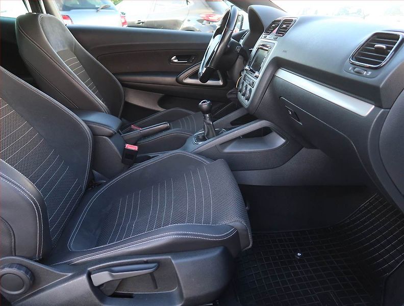 Volkswagen Scirocco (2009) Sport 1.4 TSI, Xenony - fotka 9 z 17
