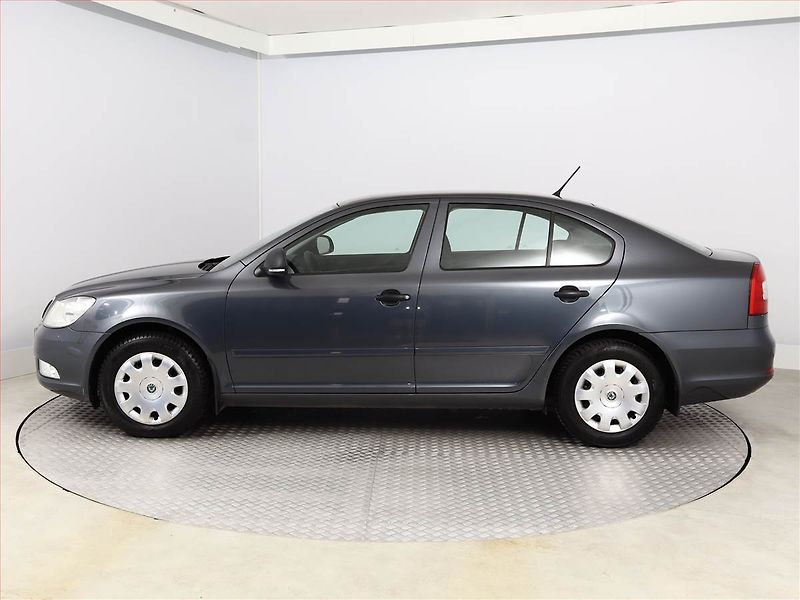 Škoda Octavia (2012) 2.0 TDI, Serv.kniha - fotka 3 z 14