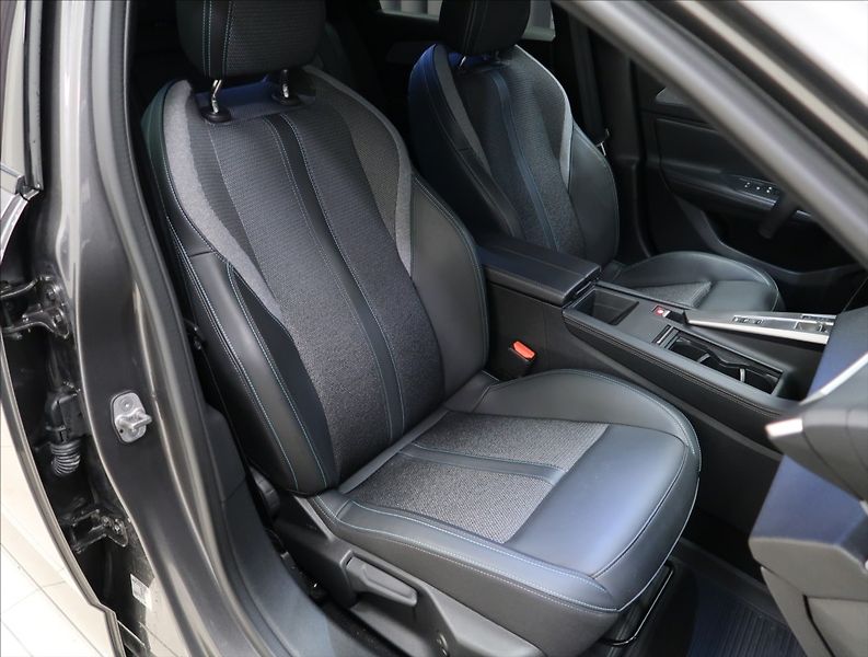 Peugeot 308 1,5 BlueHDi  AT ALLURE PACK ČR - fotka 39 z 39
