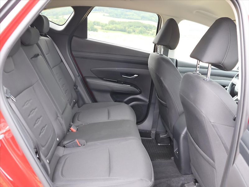 Hyundai Tucson 1,6 T-GDI 117kW AWD Style DPH - fotka 12 z 31