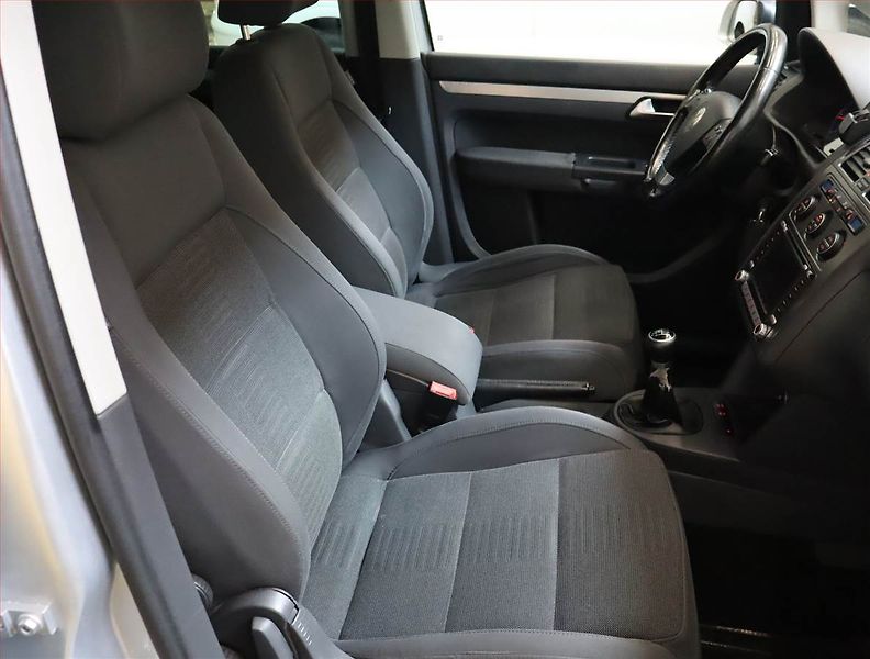 Volkswagen Touran (2007) 2.0 TDI, Tažné, CZ doklady - fotka 9 z 18