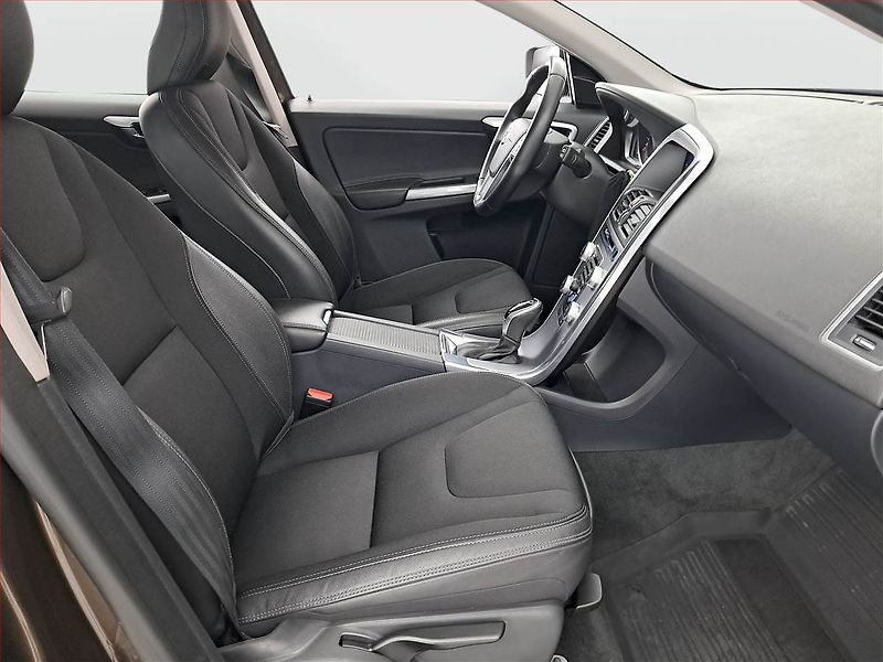 Volvo XC60 (2016) D4, 4X4, Automat, Serv.kniha - fotka 9 z 19