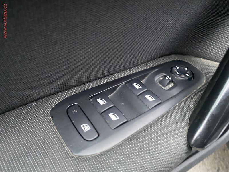 Peugeot 308 (2019) 1.5 HDi, Allure, navi - fotka 13 z 18