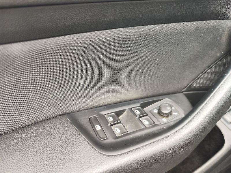 Volkswagen Passat 2.0 TDi/110kW Comfortline DSG - fotka 30 z 32