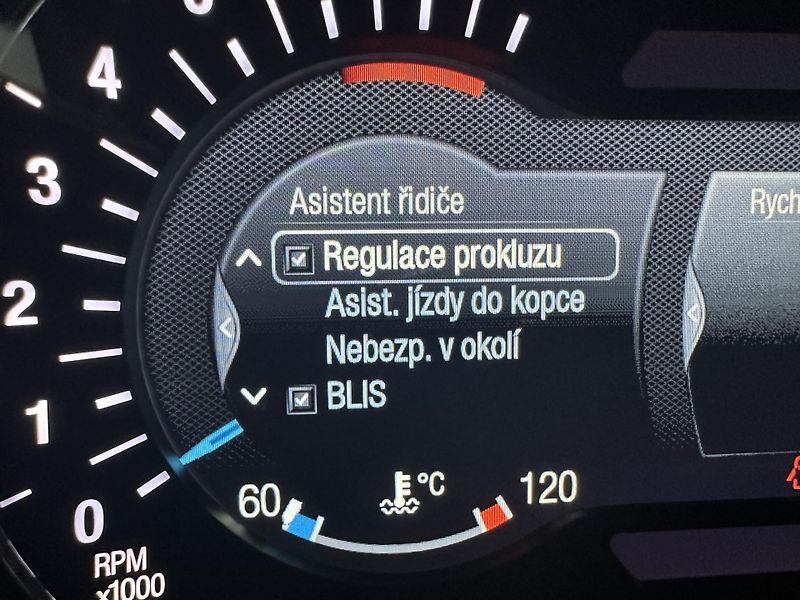 Ford Galaxy Titanium 2.5i HEV 190k aut. - fotka 18 z 33