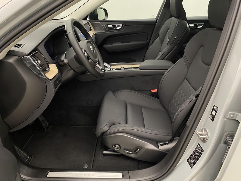 Volvo XC60 T8 AWD RECHARGE DARK ULTRA CZ - fotka 3 z 61