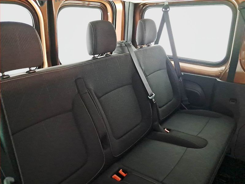 Renault Trafic (2016) 1.6 dCi, Bus, 8Míst, ČR - fotka 17 z 18