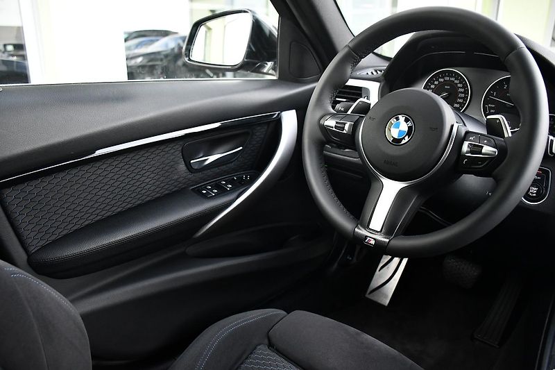 BMW Řada 3 330d xDrive MPaket SERV.KNÍŽKA - fotka 22 z 50