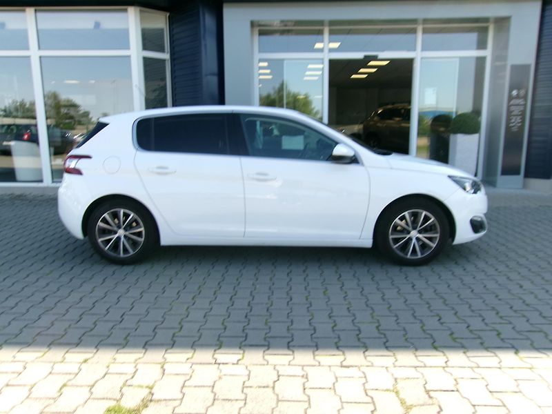 Peugeot 308 1.2i automat - fotka 3 z 22