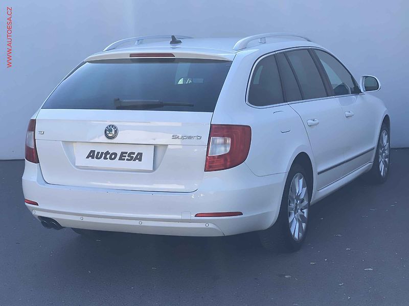 Škoda Superb (2012) 2.0 TDi, Ambition - fotka 4 z 18