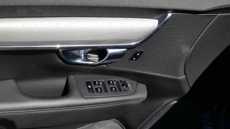 Volvo V90 B4 mHEV AWD aut. Momentum Pro - fotka 9 z 22