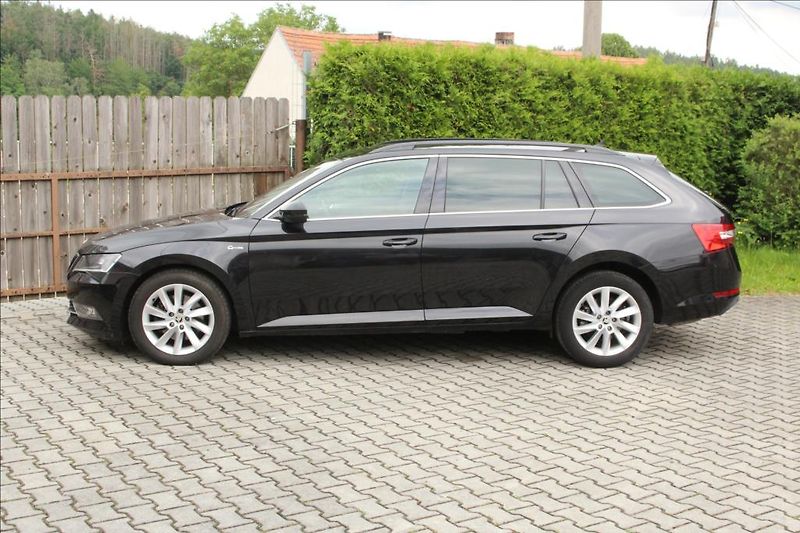 Škoda Superb 2,0 TDi  AMBITION 4X4 110kW - fotka 2 z 24