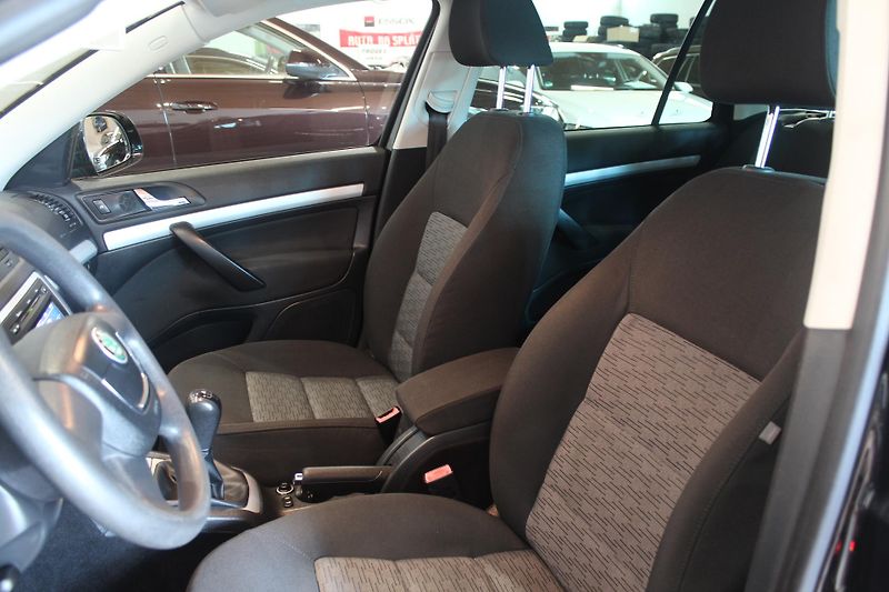 Škoda Octavia (2010) 1.4 TSI 90kW Nez.Topení - fotka 15 z 31