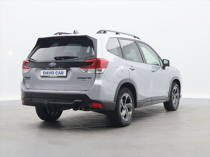 Subaru Forester 2,0 e-BOXER CVT Executive CZ - fotka 7 z 26