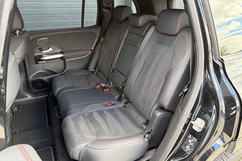 Mercedes-Benz EQB (2025) EQB 300 4Matic AMG Line - fotka 44 z 56