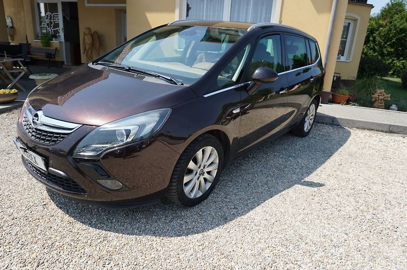 Opel Zafira (2012) Tourer 2,0 96 kW - fotka 2 z 30