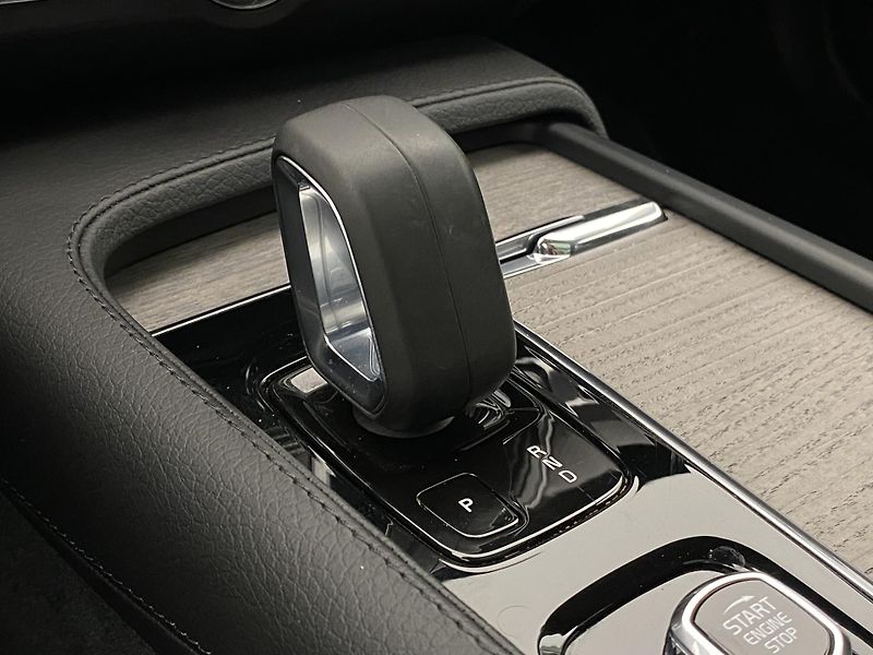 Volvo V90 CC B4 AWD MOMENTUM AUT - fotka 28 z 65