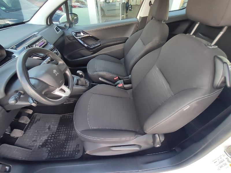 Peugeot 208 (2013) 1.2i 92k MAN5 nové CZ po STK - fotka 5 z 22