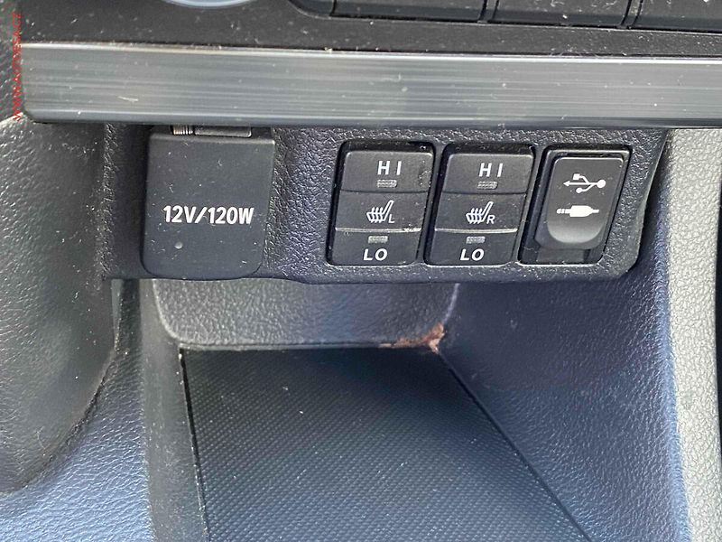 Toyota Auris (2013) 1.6i, 1.maj,ČR, Active - fotka 20 z 21
