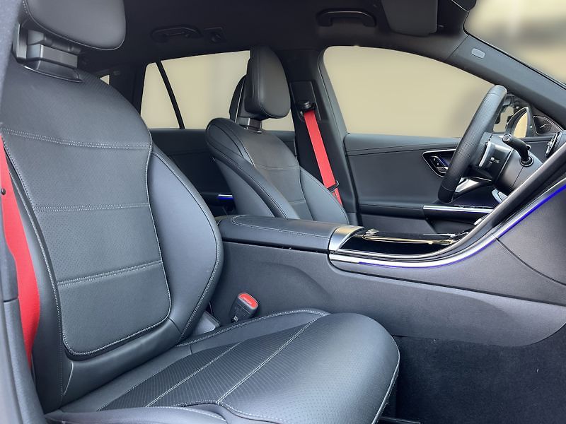 Mercedes-Benz Třídy C C-Třída 220 d 4MATIC kombi AMG - fotka 16 z 18
