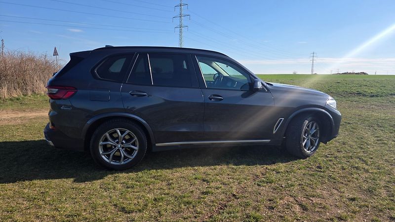 BMW X5 (2019) 3.0 /195kW - fotka 4 z 20