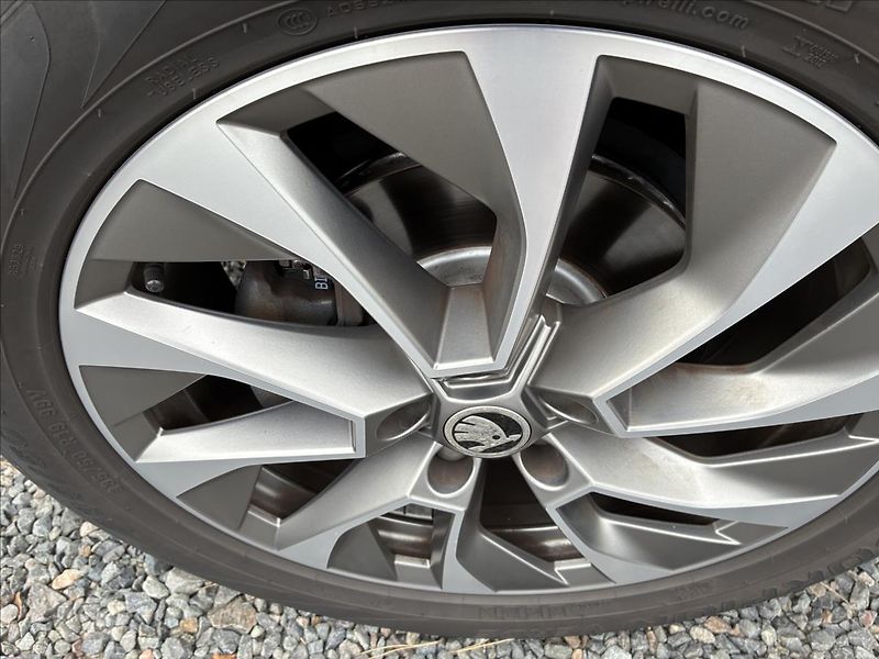Škoda Kodiaq 2,0 TDI TAŽNÉ KEYLESS KAMERA - fotka 20 z 36