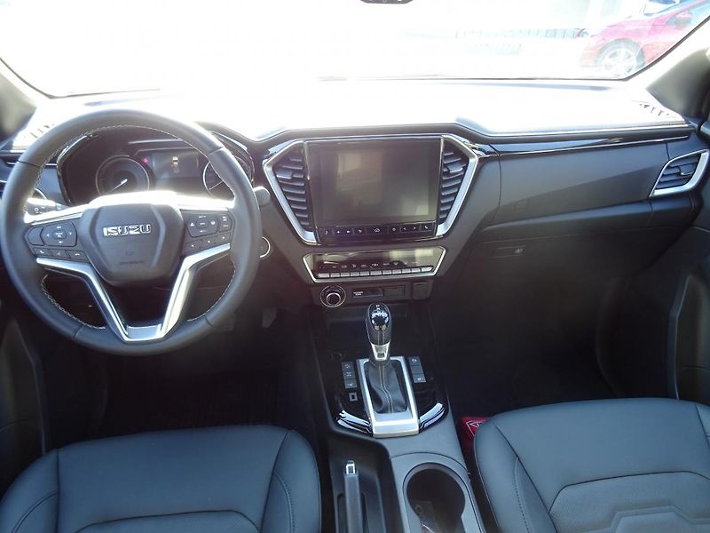 Isuzu D-Max V-Cross 1.9L 163K 4x4 6st. A/T - fotka 20 z 50