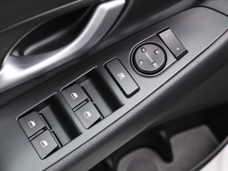 Hyundai i30 1,6 CRDi 81kW Trikolor tažné - fotka 15 z 31