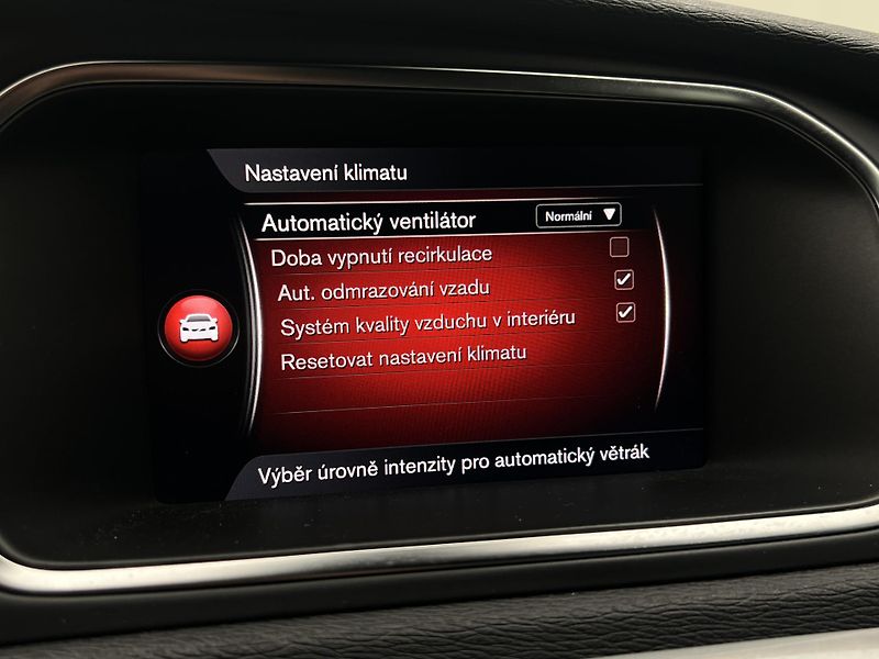 Volvo V40 CC D3 PLUS AUT - fotka 36 z 39