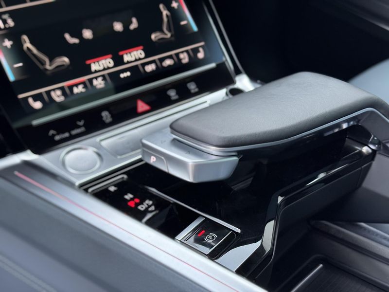Audi e-tron Sportback 55 quattro S line - fotka 6 z 34