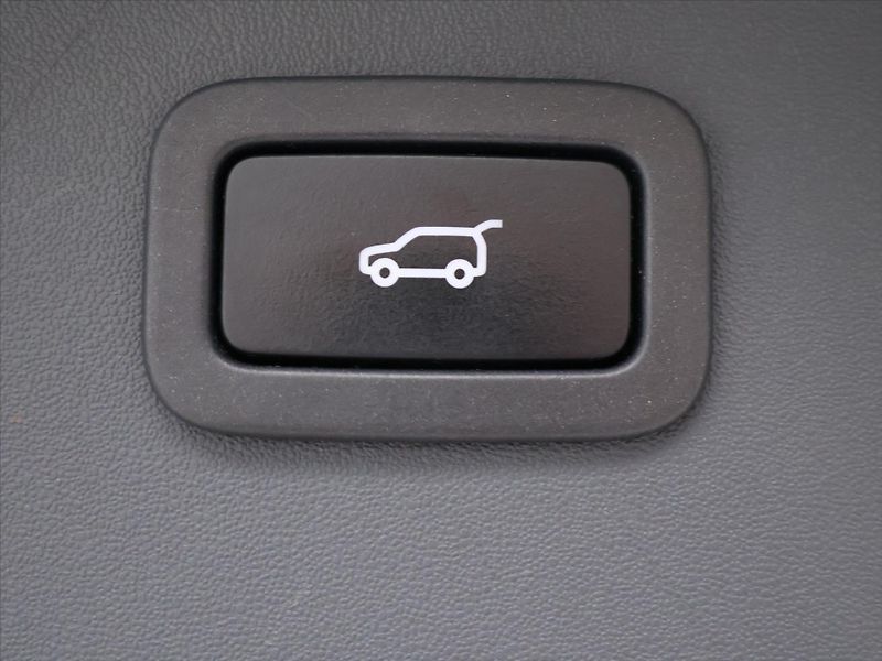 Land Rover Discovery Sport 2,0 TD4 HSE 132KW 4WD CZ SPORT - fotka 11 z 33
