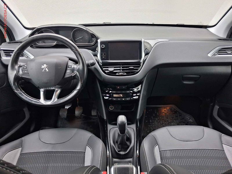 Peugeot 2008 (2017) 1.6HDi, 1.maj,ČR, Allure - fotka 8 z 16