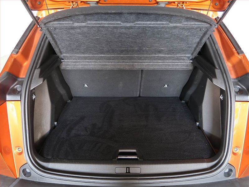 Peugeot 2008 (2021) 1.2 PureTech, Automat, ČR - fotka 13 z 14