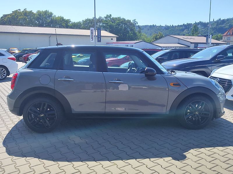 Mini Cooper 1.5/100kW ČR Servis.kn. - fotka 4 z 27