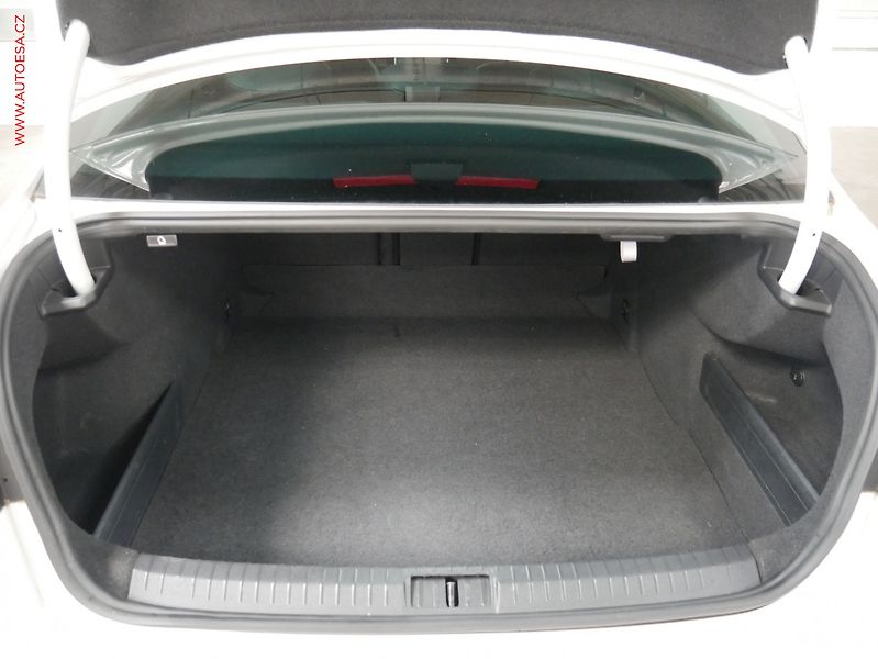 Volkswagen Passat (2015) 1.4TSI, AT, navi, LED - fotka 7 z 28