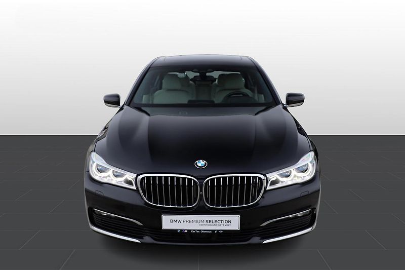 BMW Řada 7 750Li xDrive - fotka 2 z 17
