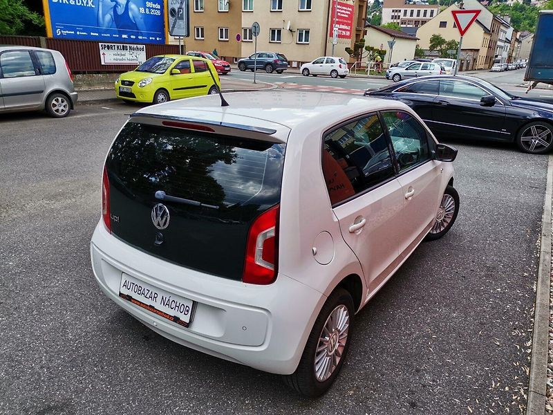 Volkswagen up! (2014) 1.0MPi 44kw Automat PDC ČR - fotka 23 z 27