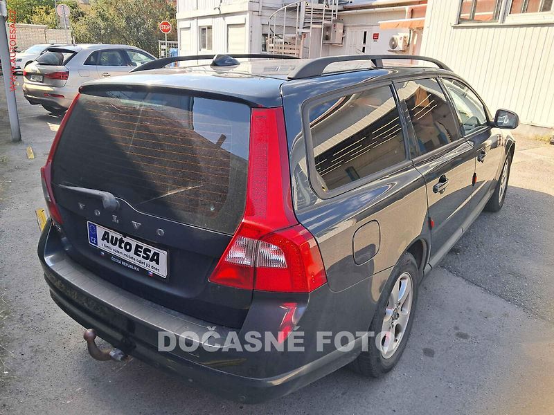 Volvo V70 (2009) 2.0d, AC, TZ, park.asist - fotka 2 z 3