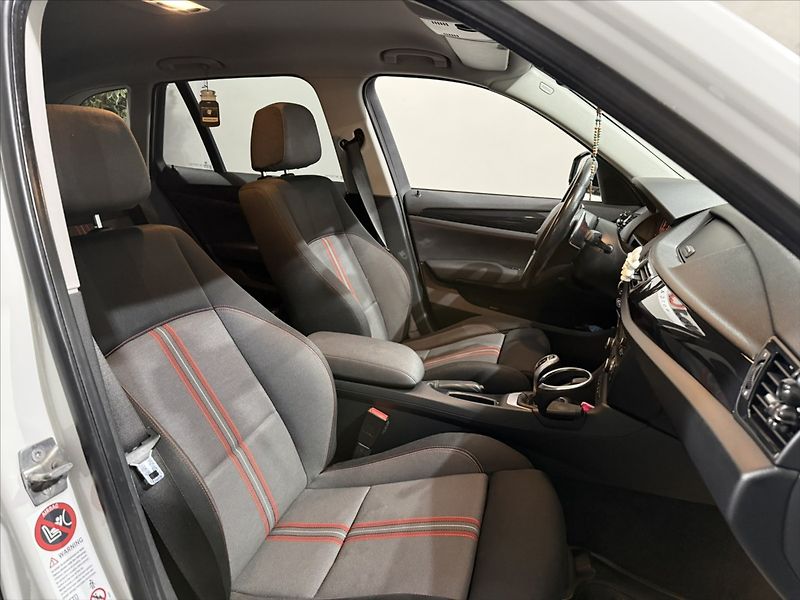 BMW X1 2,0   20D XDRIVE AUTOMAT TOP - fotka 19 z 25