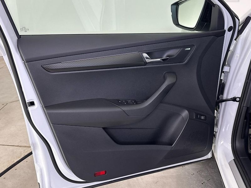Škoda Karoq Sportline 4x4 DSG - fotka 13 z 29