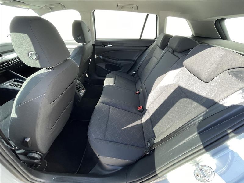 Volkswagen Golf 1,5 eTSI DSG Life  Variant - fotka 15 z 23