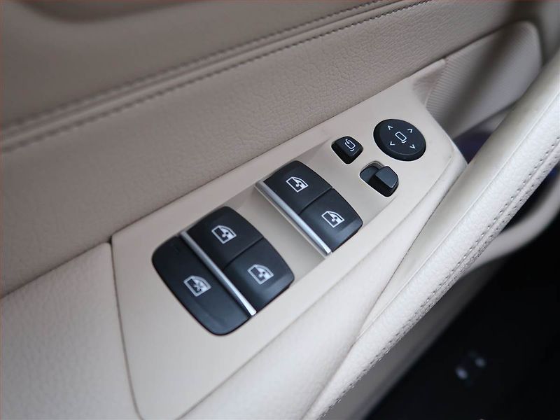 BMW Řada 5 (2018) Luxury Line 530i xDrive - fotka 18 z 25