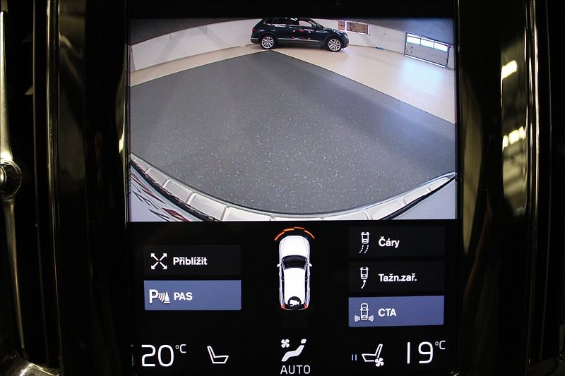 Volvo XC60 2,0 B4 AWD CZ PŮVOD - fotka 23 z 37