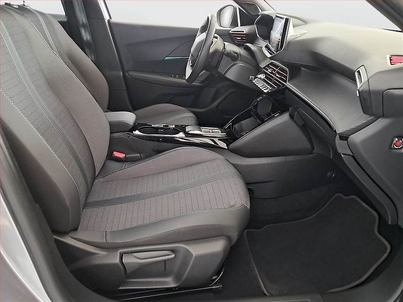 Peugeot 2008 (2023) Allure 50 kWh, SoH 99% - fotka 9 z 19