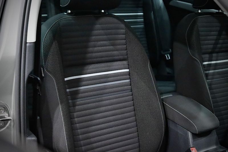 Volkswagen Golf 7 Variant 1.4 TSI 90 kW - fotka 18 z 37