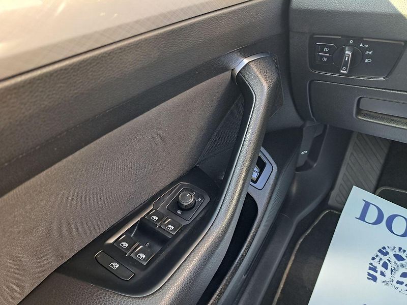 Volkswagen Passat (2022) 1.5 TSI DSG, ZÁRUKA - fotka 30 z 35